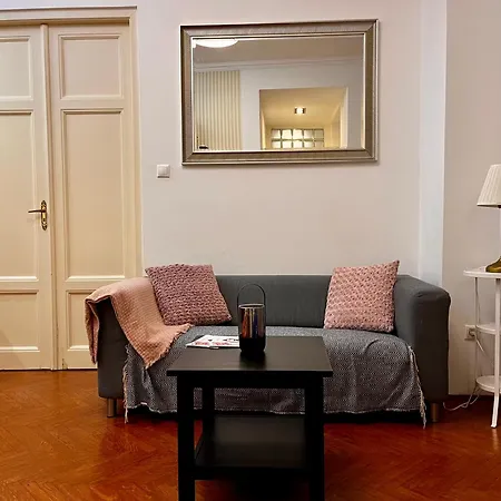 Ground Floor In The Centre Of The Lejlighed *