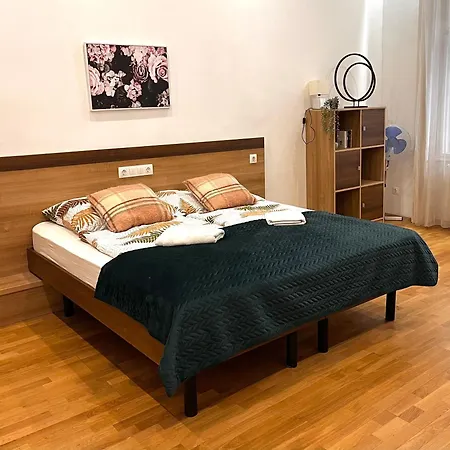 Ground Floor In The Centre Of The